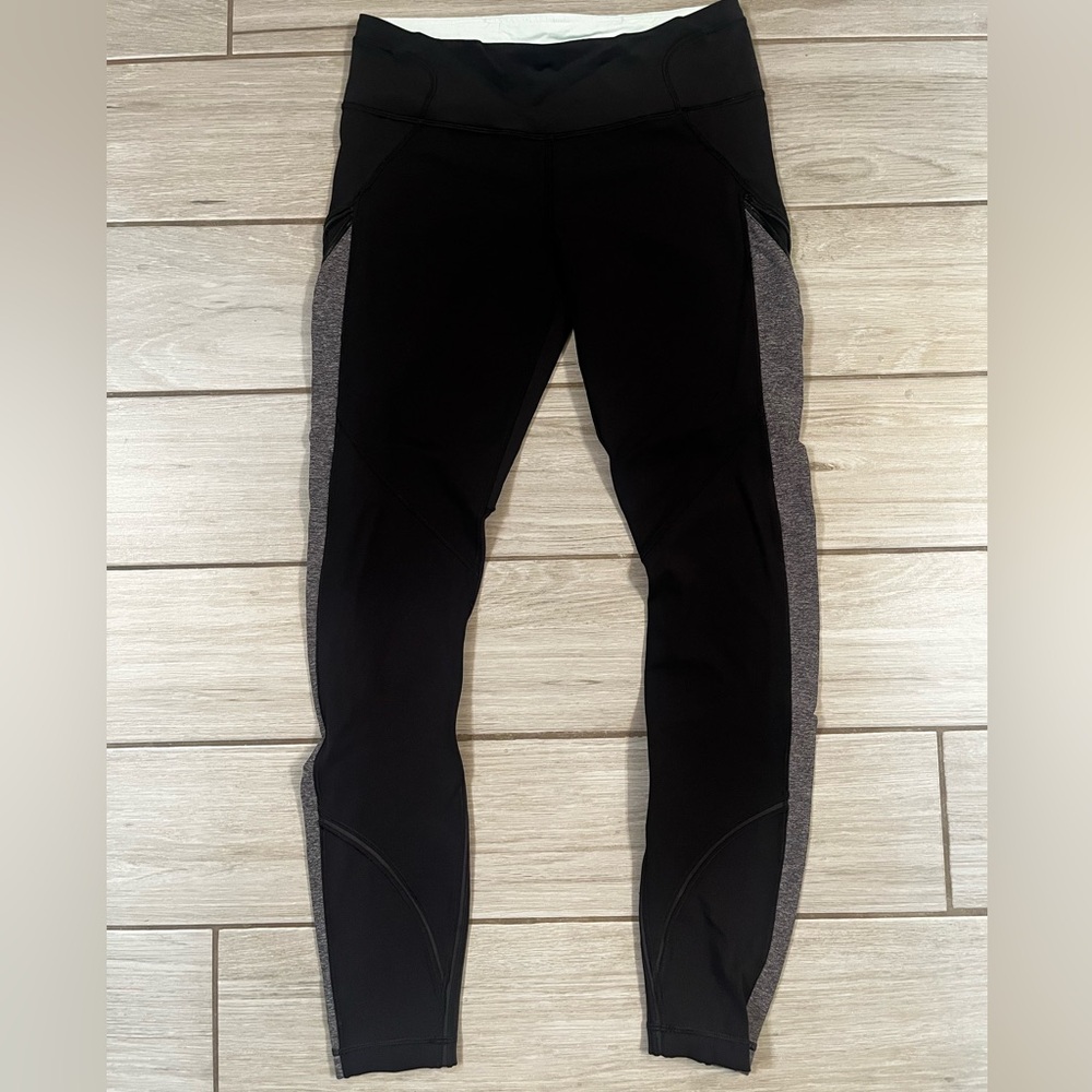 Lululemon black and grey leggings - size 6
Side slip pockets. Ankle length.